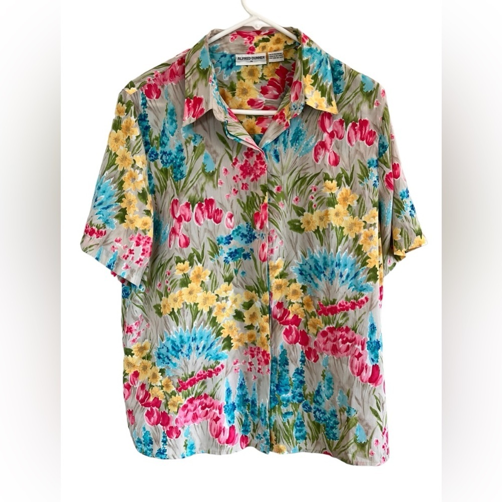 Vibrant short sleeve button up spring floral size 14 tulips Easter unisex spring